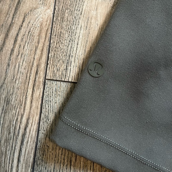 Lululemon shorts - Picture 3 of 4